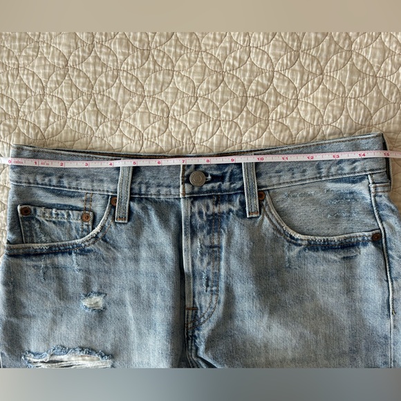 Levi’s 501 frayed denim jean shorts - Picture 5 of 7